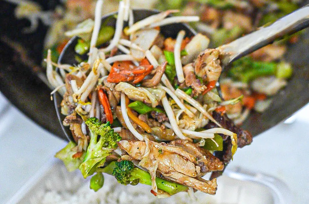 Wok‑tossed veggies & chicken